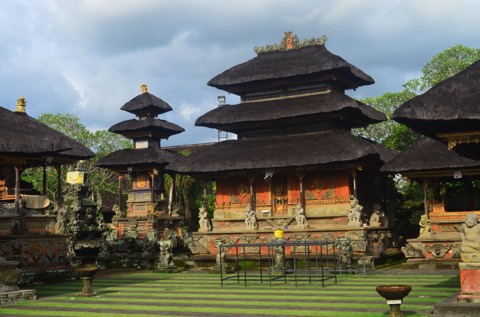 Palm roof Batuan Temple 