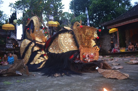 Kedewatan Dance performance